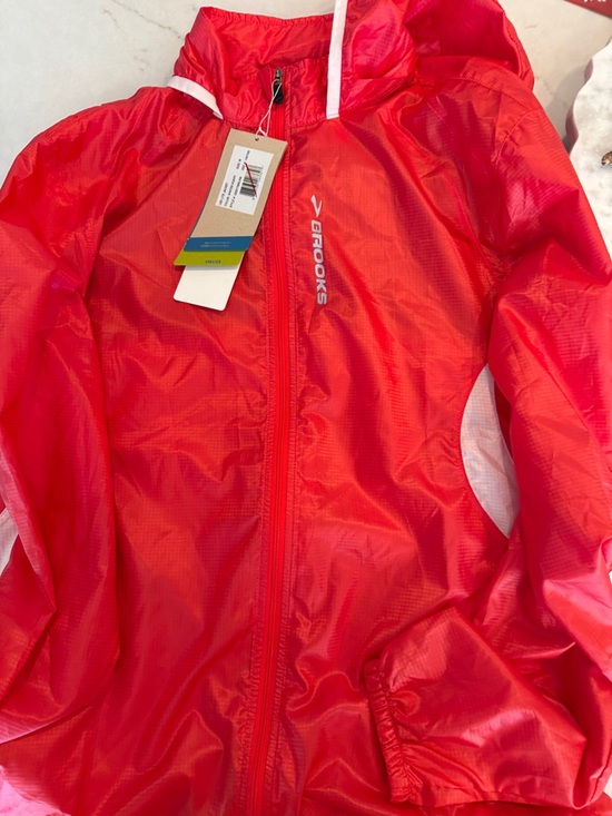 Brooks Jackets & Blazers - Brooks Women’s Medium LSD Light Wind and Rain Jacket with Hood - Winter Poppy